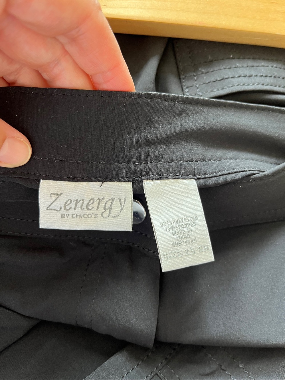 Zenergy by Chico's black jogger pants sz. 2.5 -SH - Picture 7 of 7